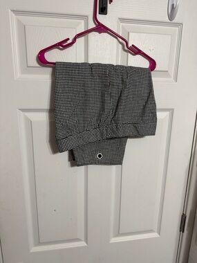 Black & White Gingham Pull-On Capris